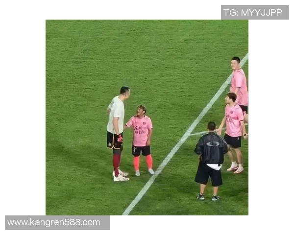 足球明星出场时的独特站姿解析与背后故事分享