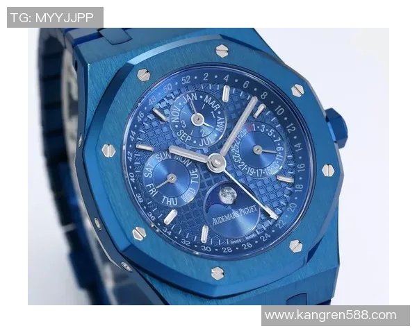 足球明星佩戴皇家橡树腕表展现奢华风范与运动魅力的完美结合